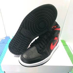 Wmn AJ1 mid 'Siren Red'